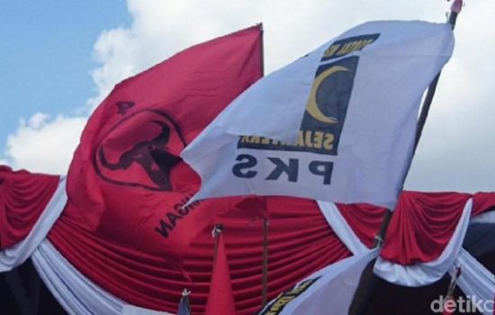 Bendera PKS dan PDIP Berbaur di Deklarasi Kampanye Damai Pilgub Jatim
