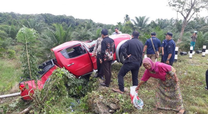 Hendak Menagih Pajak, Mobil KPP Pramata Mengalami Kecalakaan