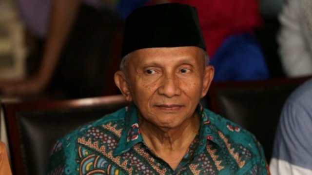 Budayawan Yogyakarta Beri Balsem Gosok untuk Amin Rais