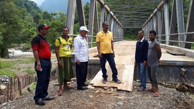 Ketua Fraksi  Golkar DRPA Tinjau Jembatan Lamno