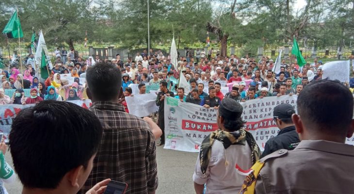 Ribuan Masyarakat  Aksi Tolak Tambang Di DPR Nagan