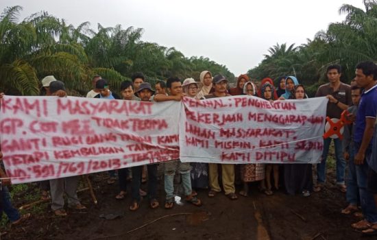Warga Cot Mee Kembali  Lakukan Aksi Dilahan Yang  Bersengketa Dengan PT Fajar Baizury