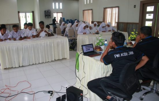 PWI Aceh Jaya, Latih Siswa – Siswi Teknik Menulis