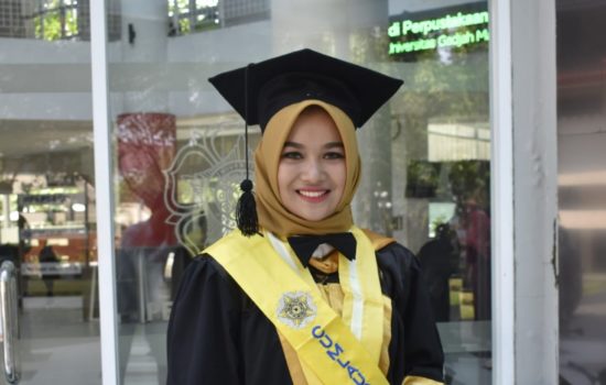 Duta Pariwisata Aceh lulus dengan Predikat Cumlaude di UGM