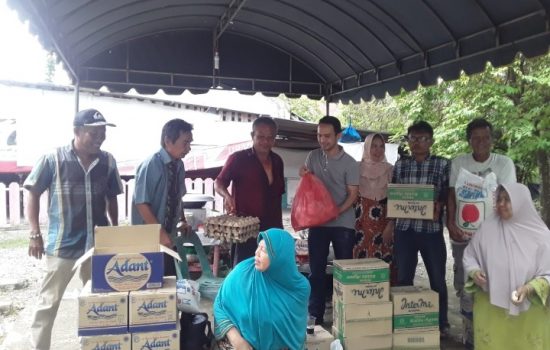 Anggota DPRK Aceh Barat Beri Bantuan korban Banjir Rob