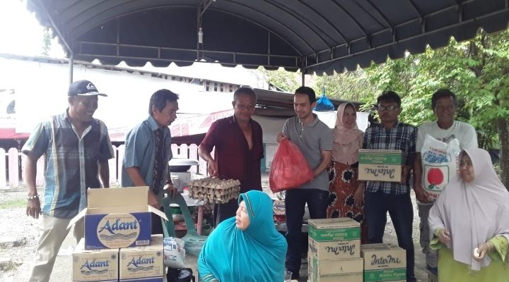 Anggota DPRK Aceh Barat Beri Bantuan korban Banjir Rob