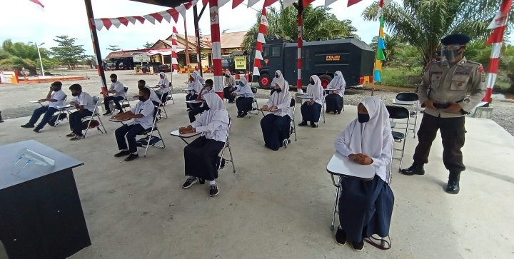 SMP Negeri 2 Kuala Belajar Daring Di Mako Brimob Nagan Raya