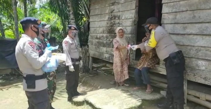 Sambut Jum’at berkah, Brimob Polda Aceh Laksanakan Bhakti Sosial