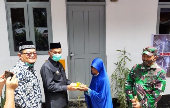Bupati Nagan Raya Serahkan Rumah Layak Huni Dari CSR PT. Socfindo