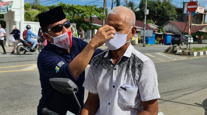 Dinkes Nagan Raya Bagikan Ribuan  Masker Untuk Masyarakat