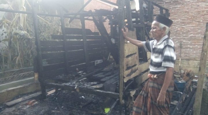 Rumah Milik Hasan Napiah dilalap Jago Merah