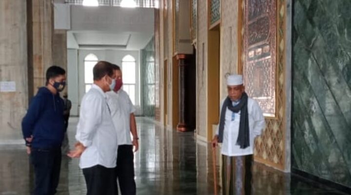 Wakil Bupati Aceh Besar Mengunjungi Masjid Giok