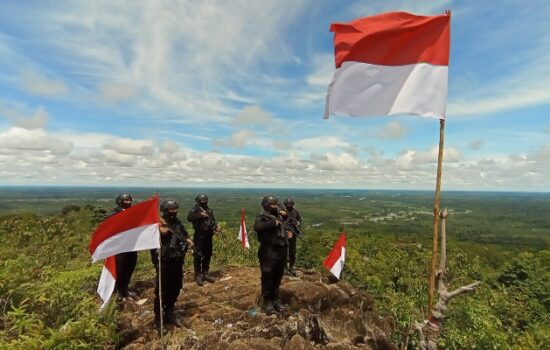 Brimob Aceh Kibarkan Bendera Merah Putih Di Puncak Singgah Mata