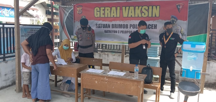 Brimob Polda Aceh Buka Gerai Vaksin Merdeka
