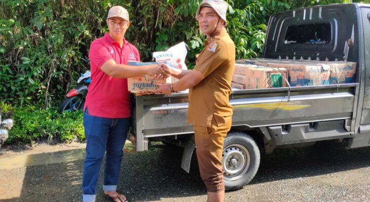 PT UND Berikan  Bantuan Untuk Korban Banjir Di Tripa Makmur