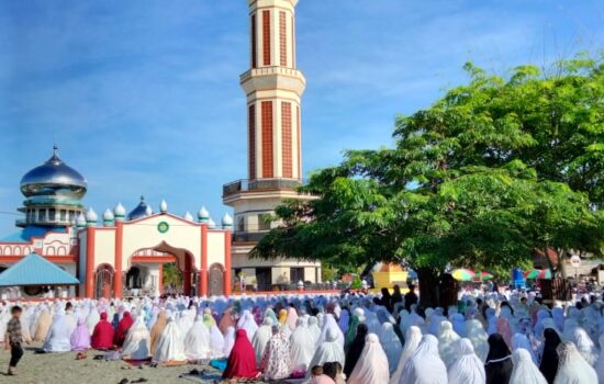 Ribuan Pengikut Abu Habib Muda Seunagan, Shalat Hari Raya Idul Fitri