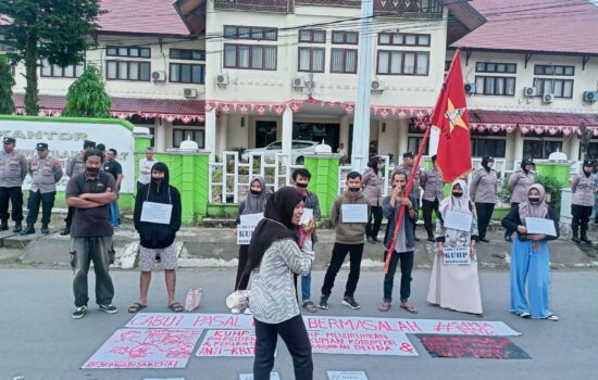 KUHP Sudah Disahkan, KPW SMUR Aceh Barat Bentangkan Biner “SEMUABISAKENA