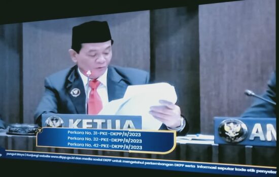 DKPP Pecat 2 Komisioner KIP Nagan Raya