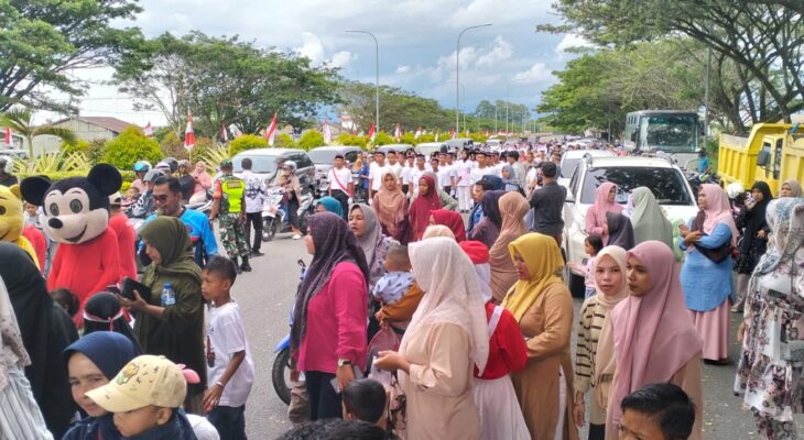 Ribuan Masyarakat Suka Makmue Tumpah Ruah di Jalan Poros Utama