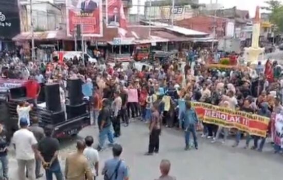Ratusan Masyarakat Aceh Barat Gelar Aksi Tolak Perpanjangan Pj. Mahdi Efendi